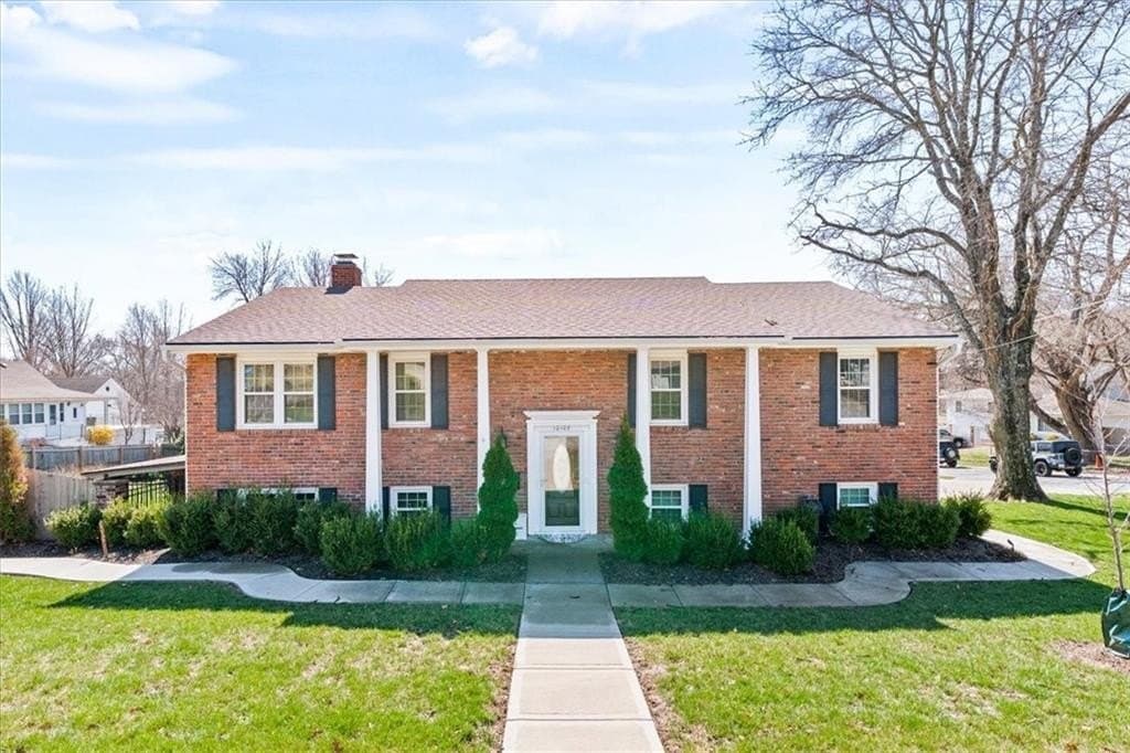 4 bedroom house for sale at 10105 W 55th St Merriam 66203 - $350,000