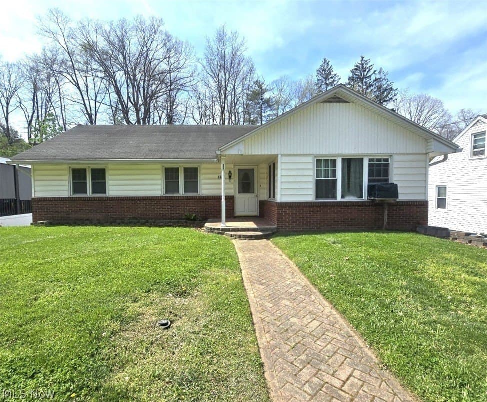 3 bedroom house for sale at 1007 Colegate Dr Marietta 45750 - $157,000