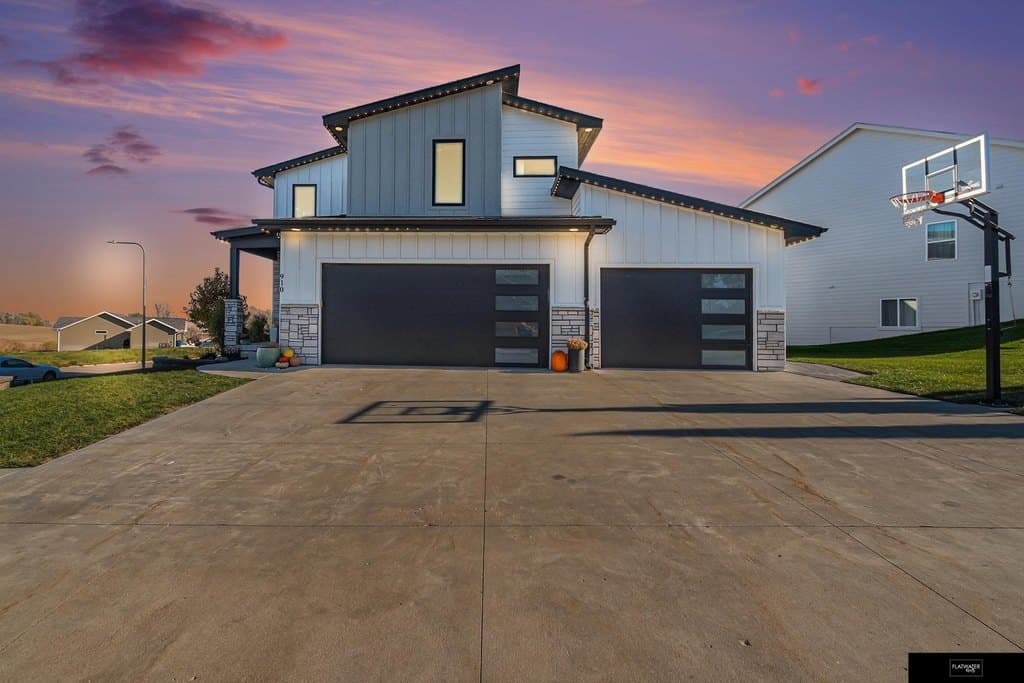 5 bedroom house for sale at 910 Sycamore Dr Arlington - $499,900