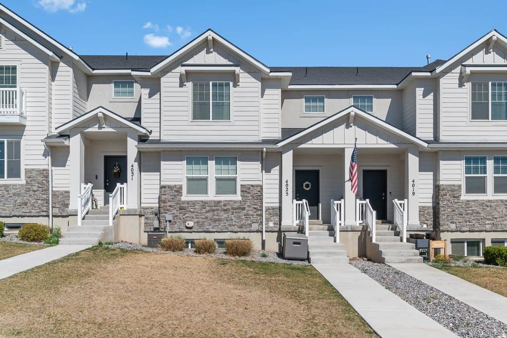 4 bedroom townhouse for sale at 4025 W 740 N Unit 15 Lehi - $465,000