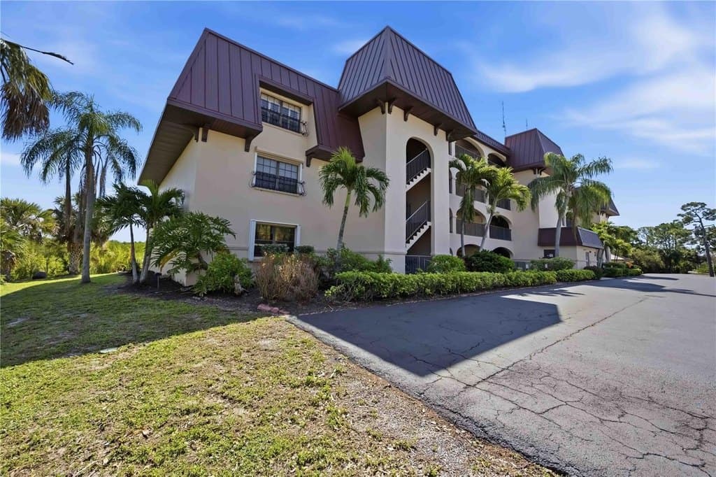 2 bedroom condo for sale at 23465 Harborview Rd Apt 231 Punta Gorda 33980 - $210,000