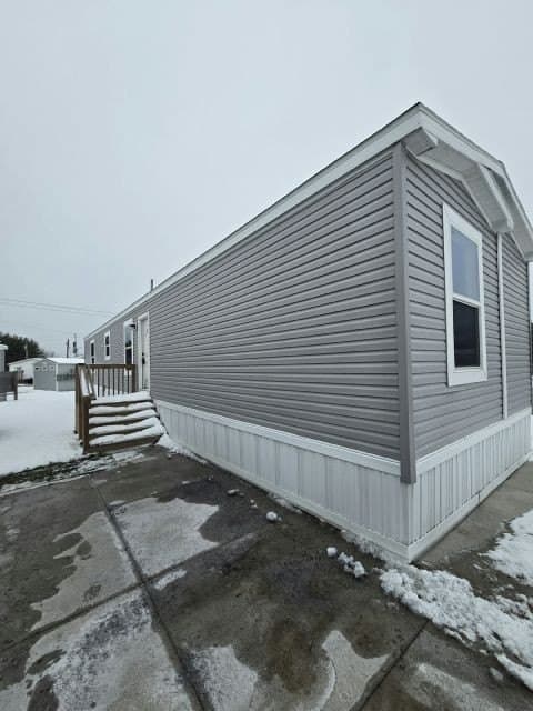 3 bedroom mobile home for sale at 1455 East Dr Unit 111 Alden - $99,900