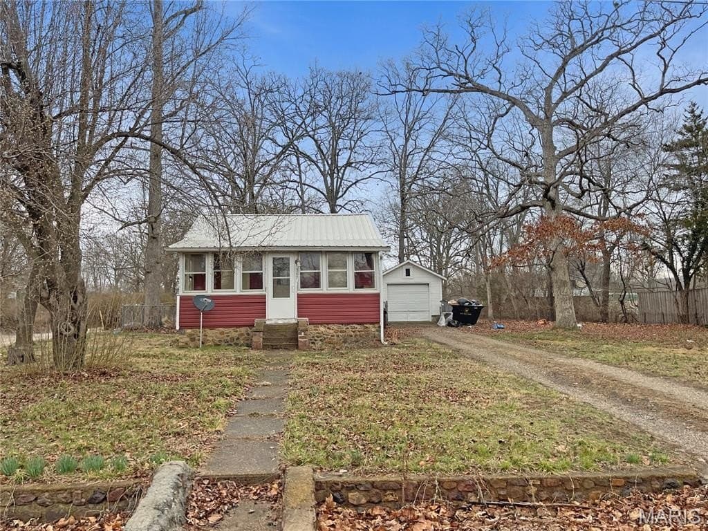 1 bedroom house for sale at 567 N Lakeshore Dr Bismarck - $100,000