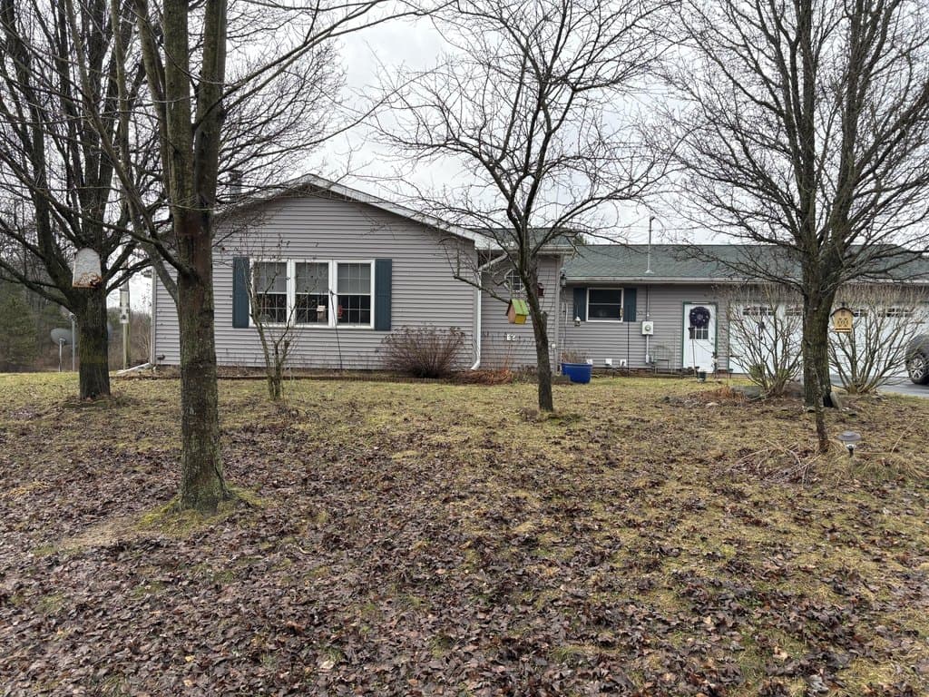 4 bedroom house for sale at 8392 Huff Rd Bellevue - $400,000