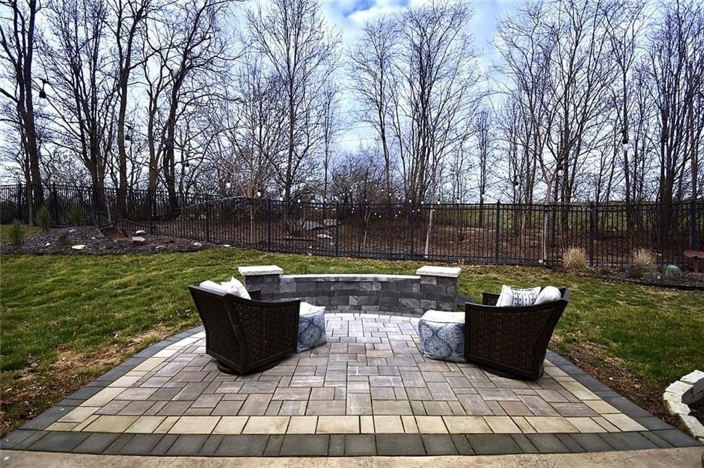 4 bedroom house for sale at 1928 Carter Ct Liberty 64068 - $465,000