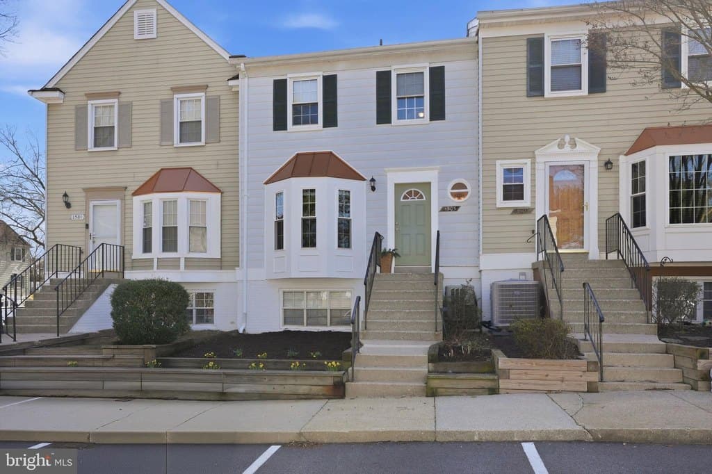 3 bedroom condo for sale at 1503 Marlborough Ct Crofton 21114 - $385,000