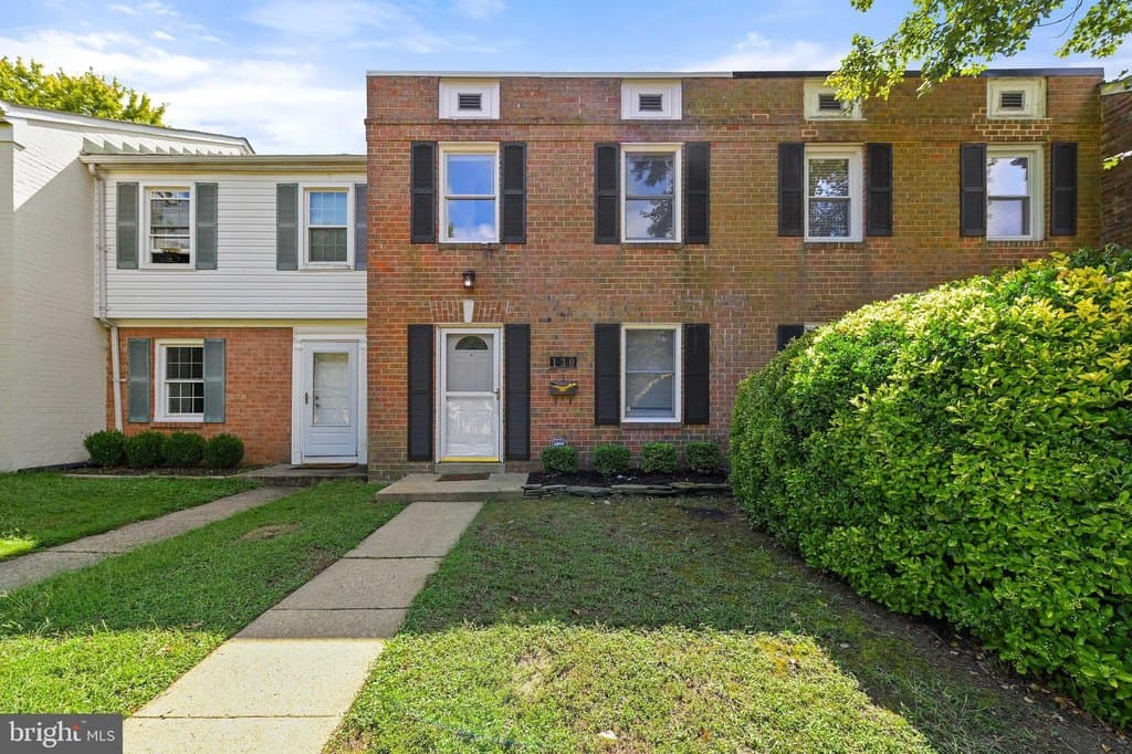 3 bedroom condo for sale at 130 Dumbarton Dr Annapolis - $329,900