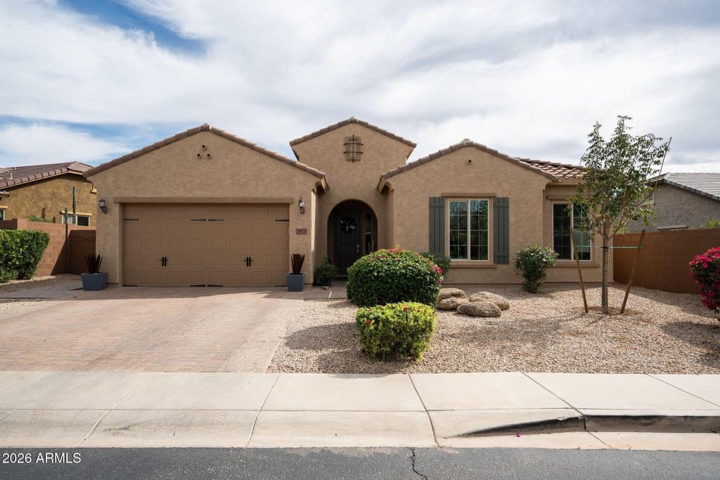4 bedroom house for sale at 5913 E Bramble Berry Ln Cave Creek - $885,000