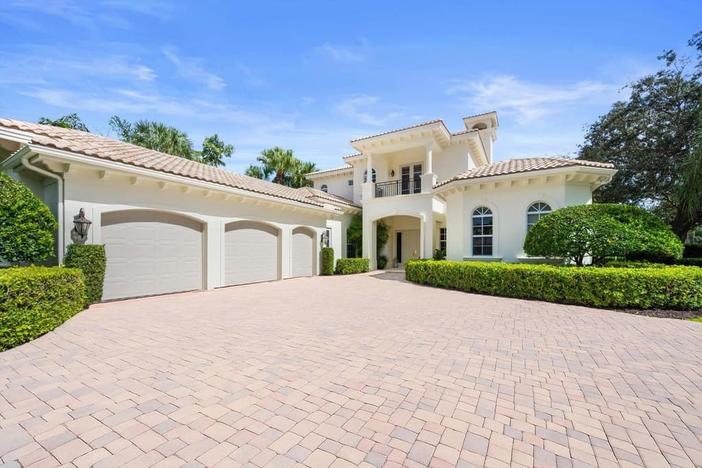 4 bedroom house for sale at 115 Echo Ln Jupiter - $4,399,000