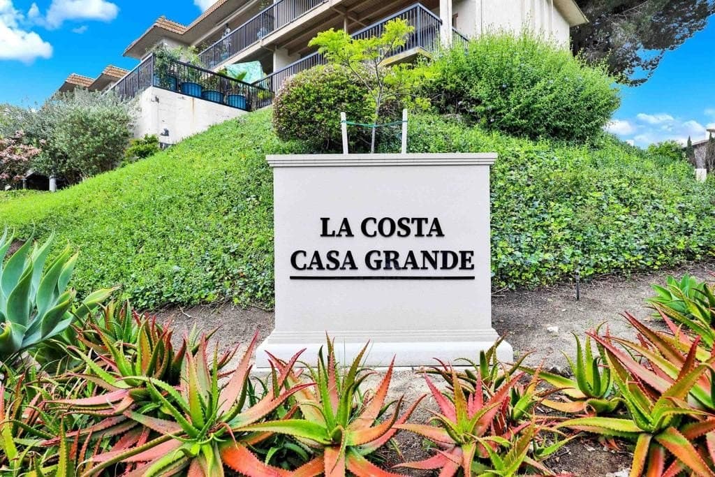 2 bedroom condo for sale at 2383 Altisma Way Unit D Carlsbad - $614,900