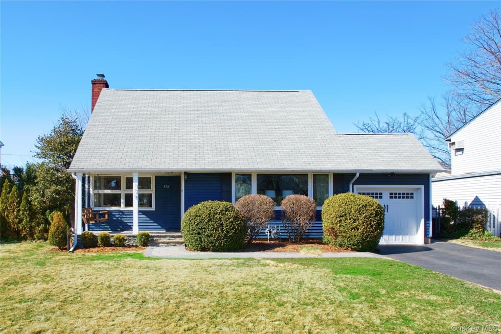 5 bedroom house for sale at 175 Meadow St Garden City 11530 - $1,199,000
