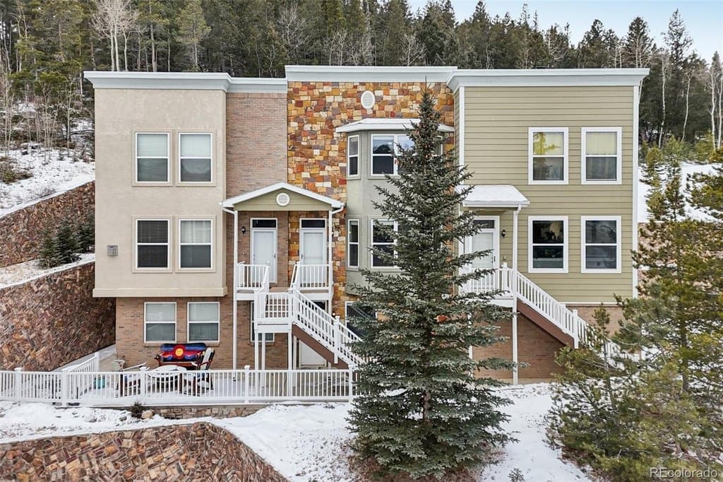 3 bedroom townhouse for sale at 720 Martin Dr Central City - $485,000