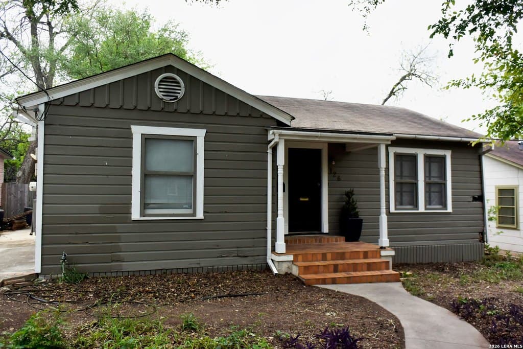 2 bedroom house for sale at 126 College Blvd Alamo Heights - $435,000