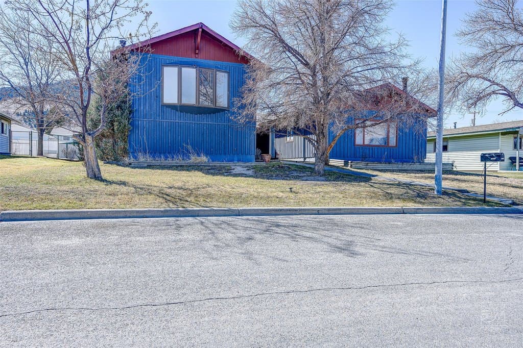 4 bedroom house for sale at 1415 Hollins Ave Helena 59601 - $299,999