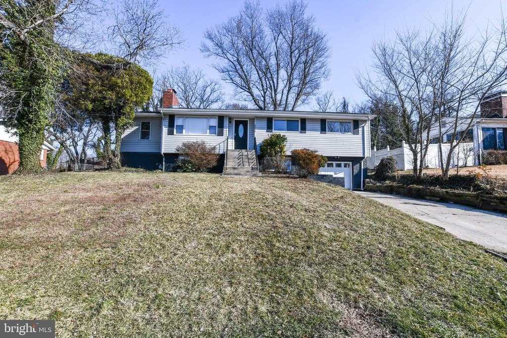 4 bedroom house for sale at 6008 Middleton Ln Camp Springs - $464,900