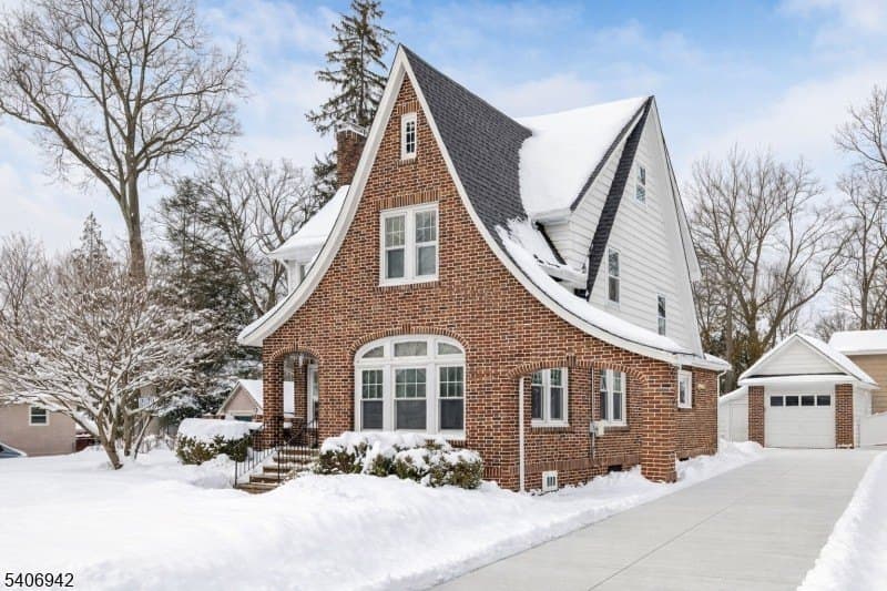 3 bedroom house for sale at 33 Homewood Ave Allendale - $869,000