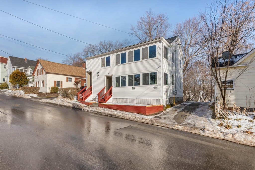6 bedroom house for sale at 15 Jefferson St Augusta - $374,000