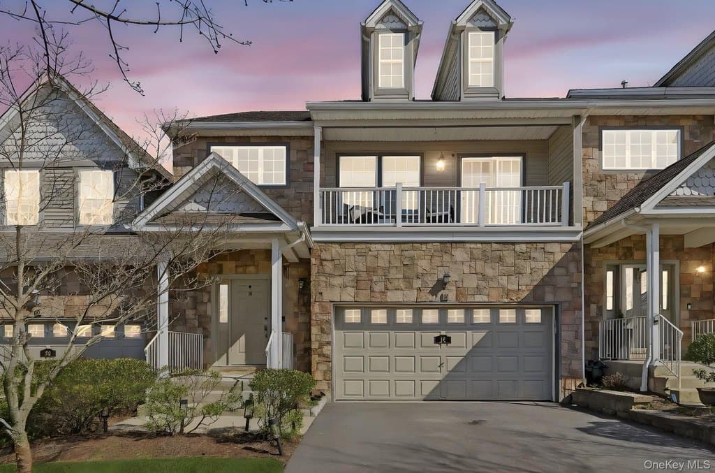 4 bedroom condo for sale at 18 Clearwater Ct Beacon - $649,000