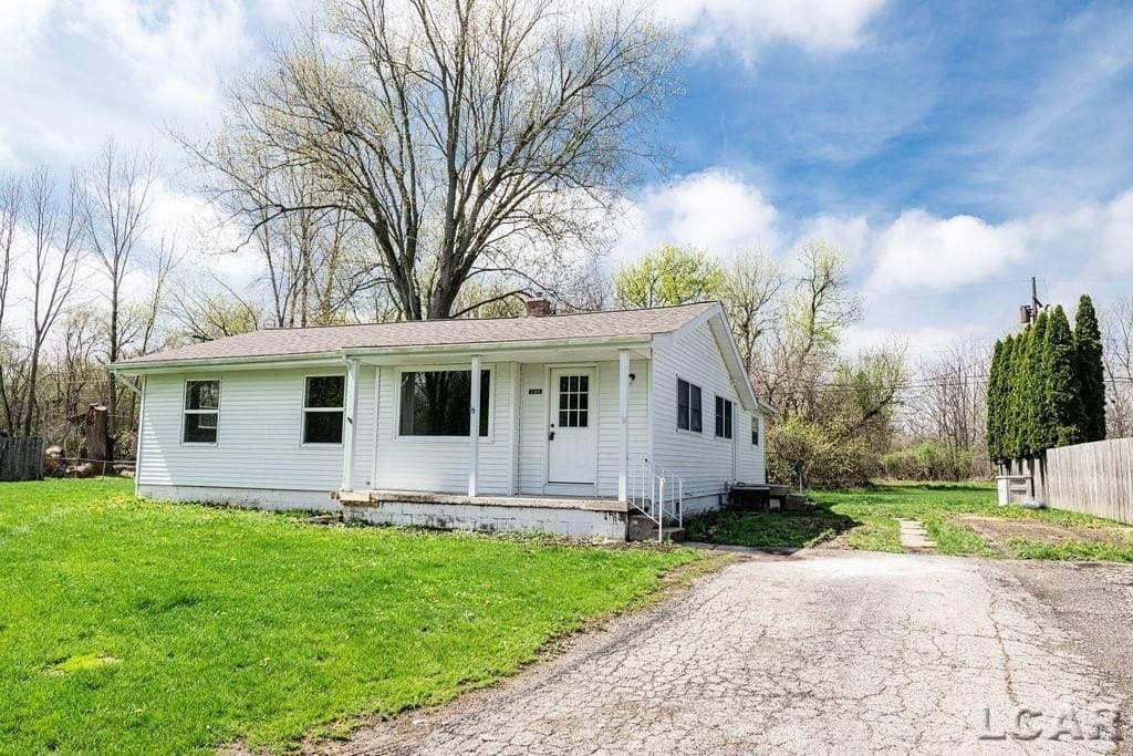 3 bedroom house for sale at 2369 Linden Ct Adrian - $169,900