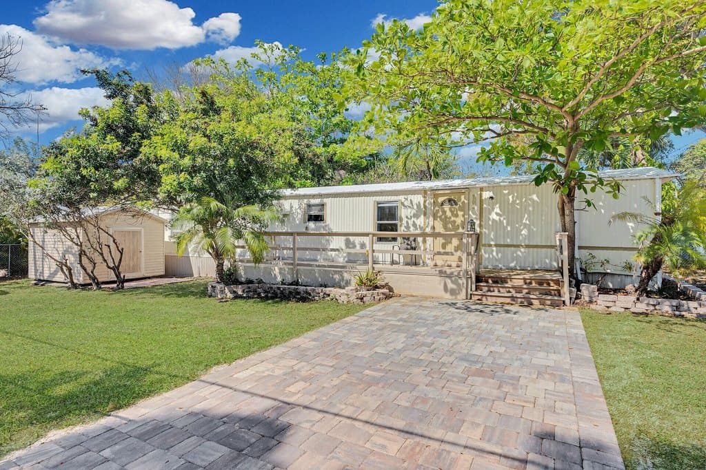 2 bedroom mobile home for sale at 802 Largo Rd Key Largo 33037 - $549,000