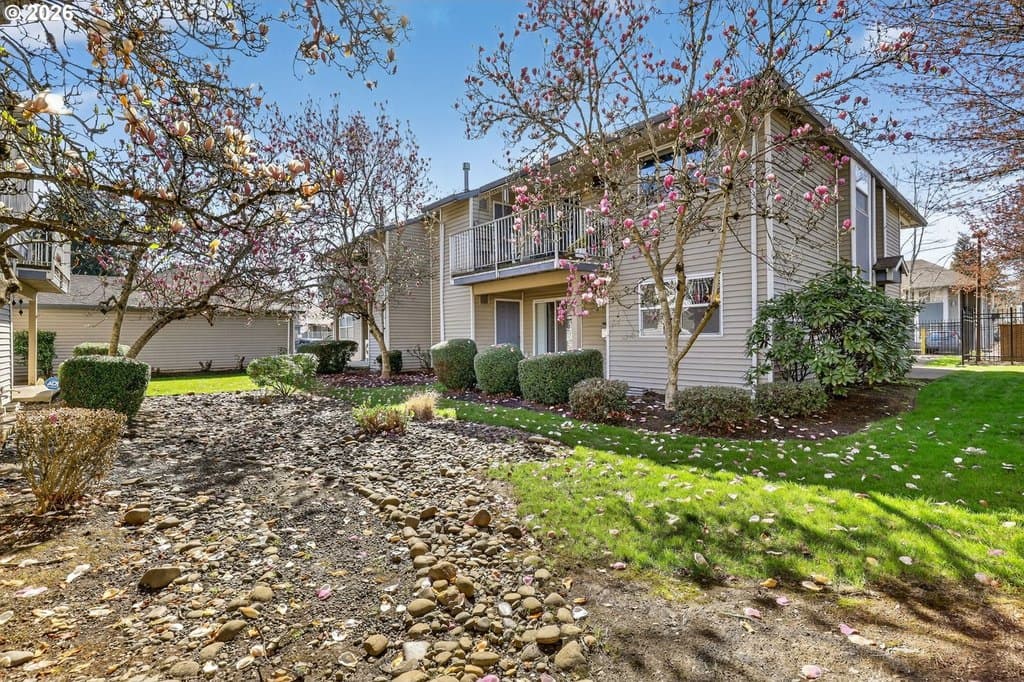 3 bedroom condo for sale at 4606 W Powell Blvd Unit 162 Gresham 97030 - $239,900