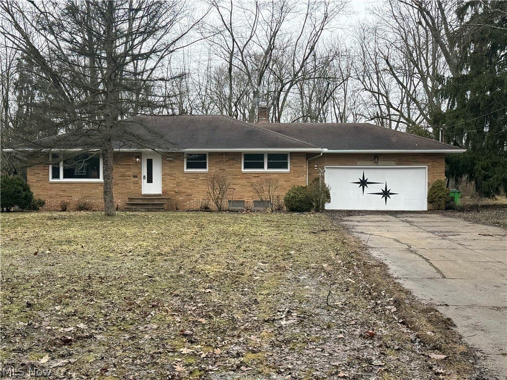 3 bedroom house for sale at 682 Archer Rd Bedford - $234,900