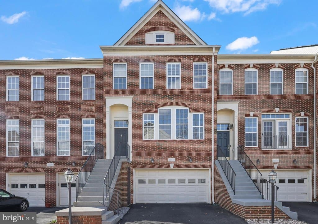 3 bedroom townhouse for sale at 22047 Avonworth Sq Broadlands - $729,990