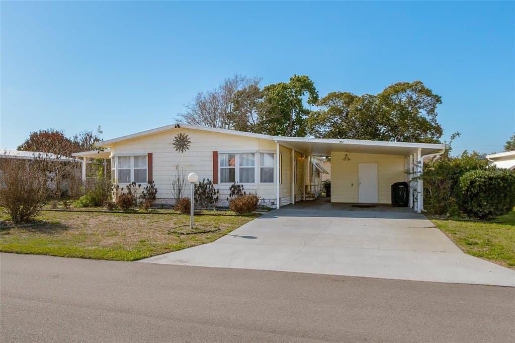 2 bedroom mobile home for sale at 917 Cypress St Sebastian 32976 - $179,900