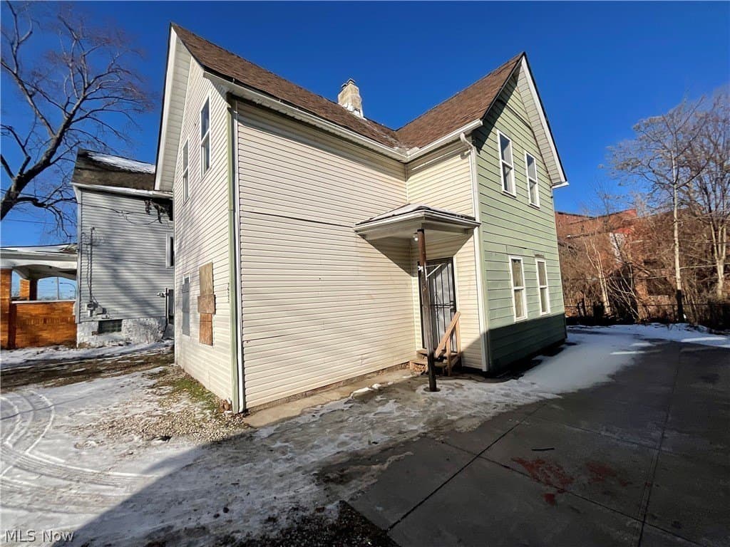 4 bedroom house for sale at 255 Cross St Akron - $98,500