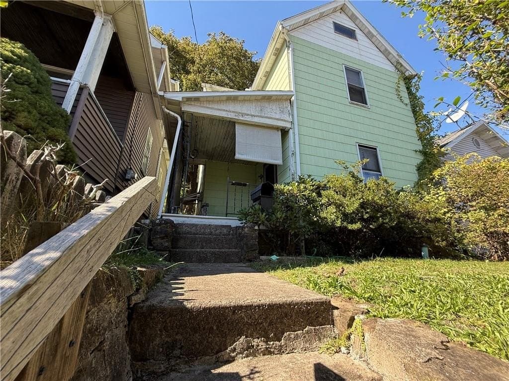 4 bedroom house for sale at 226 Ridge Ave Applewold - $29,000