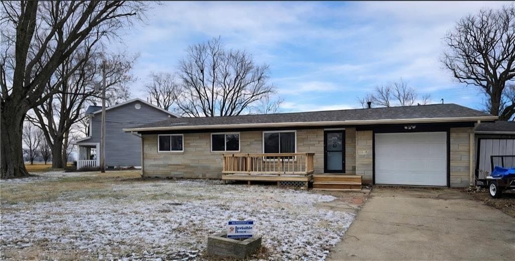 3 bedroom house for sale at 113 Lakeview Dr Catlin - $174,900