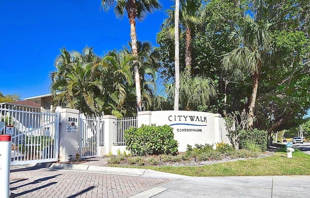 2 bedroom condo for sale at 2121 Wood St Unit 201 Sarasota - $229,000