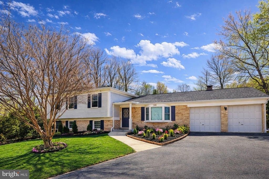 4 bedroom house for sale at 2800 Gunarette Way Aspen Hill - $749,900