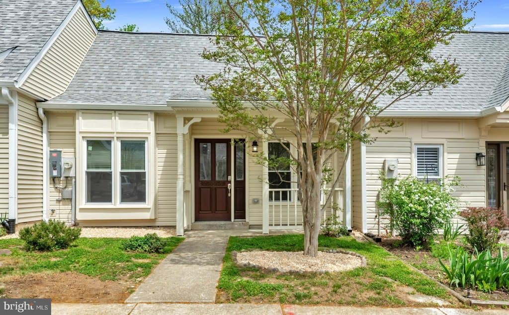 2 bedroom townhouse for sale at 928 Riversedge Cir Parole 21401 - $425,000