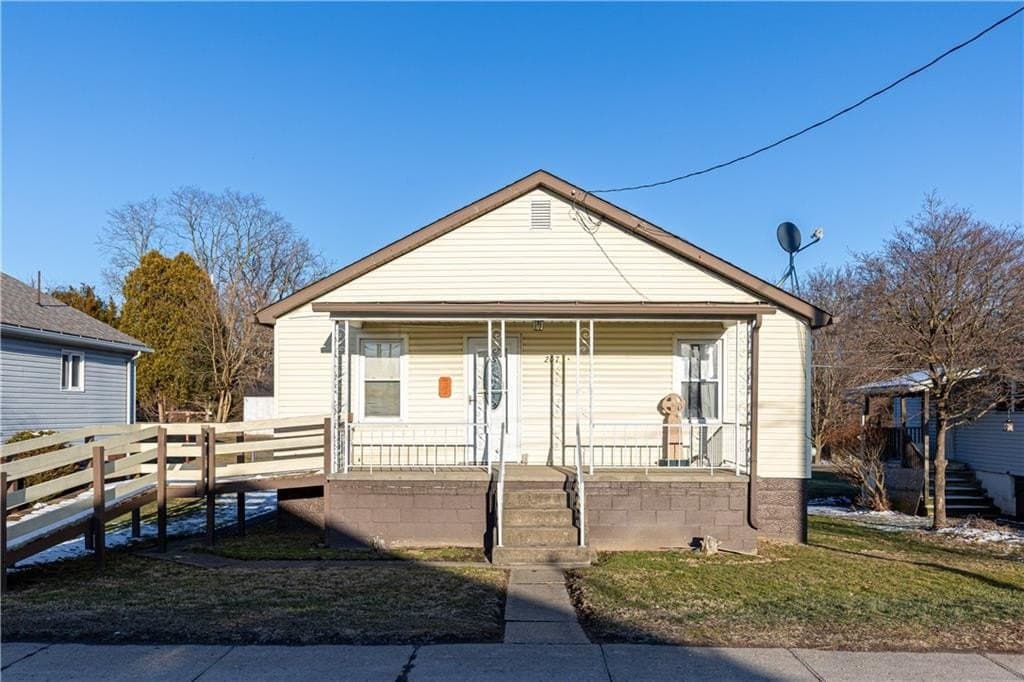2 bedroom house for sale at 207 Jane Beau St Unit E Centerville - $84,500