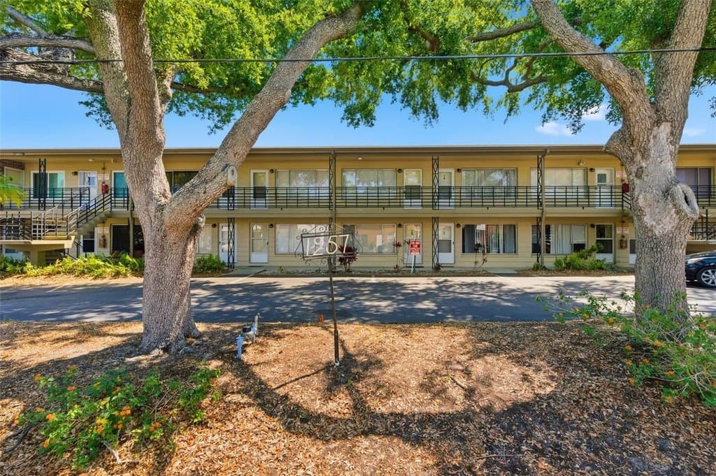1 bedroom condo for sale at 1257 Drew St Apt 14 Clearwater - $89,000