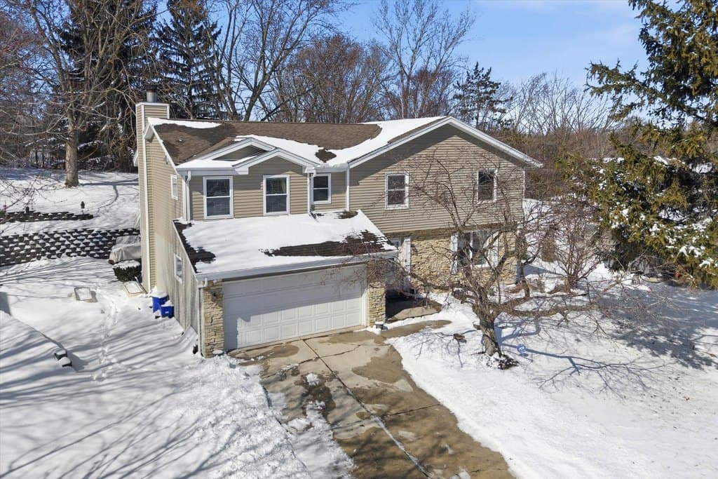 4 bedroom house for sale at 15429 W Mayflower Ct New Berlin 53151 - $497,900