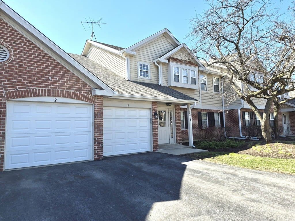 2 bedroom condo for sale at 1215 N Williams Dr Unit 1 Palatine 60074 - $269,000
