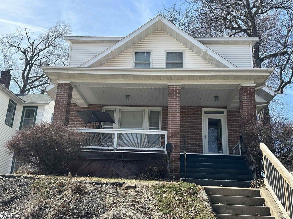4 bedroom house for sale at 407 S Gunnison St Burlington - $162,000