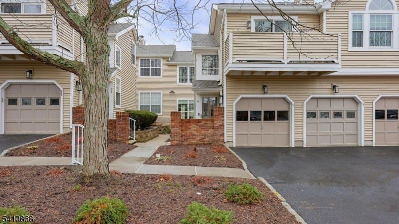 2 bedroom condo for sale at 7 Quail Brook Ct Bedminster - $515,000
