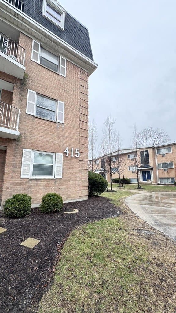 1 bedroom condo for sale at 415 Wesley Ave Apt 48 Oak Park 60302 - $179,900