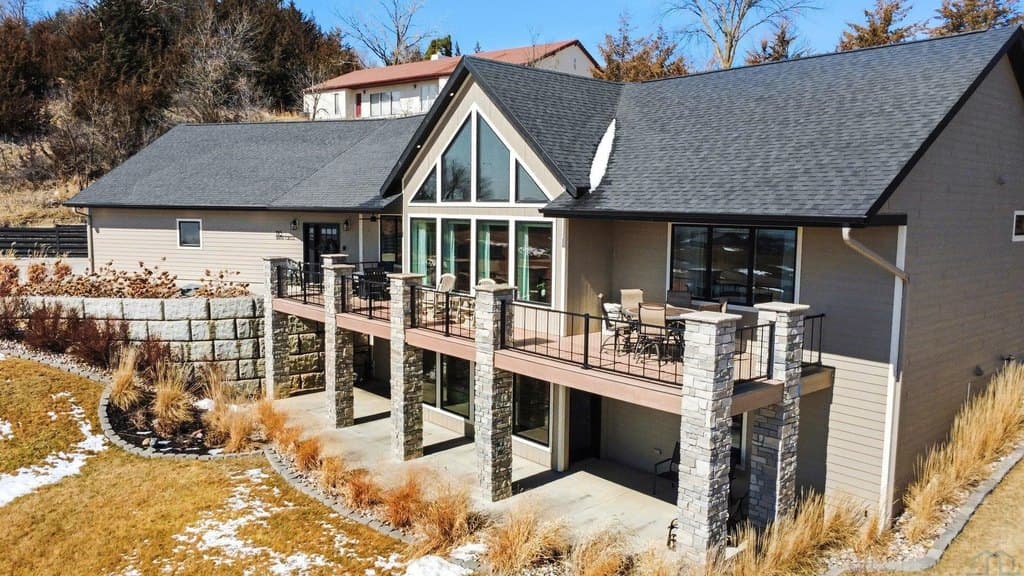4 bedroom house for sale at 116 Drake Cir Yankton 57078 - $1,150,000
