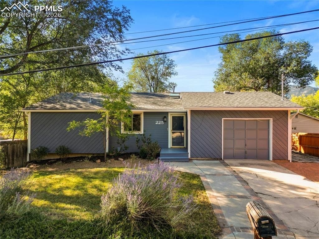 4 bedroom house for sale at 225 W Navajo St Colorado Springs - $419,500