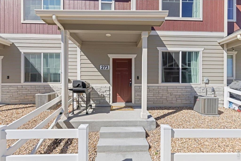 3 bedroom townhouse for sale at 273 Cardinal St Johnstown 80534 - $369,900
