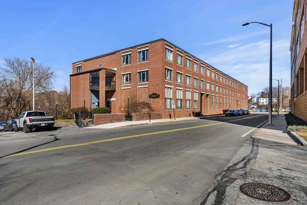 2 bedroom condo for sale at 128 Warren St Apt 15 Lowell 01852 - $350,000