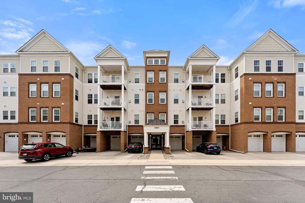 3 bedroom condo for sale at 24661 Woolly Mammoth Ter Unit 403 Stone Ridge 20105 - $504,900