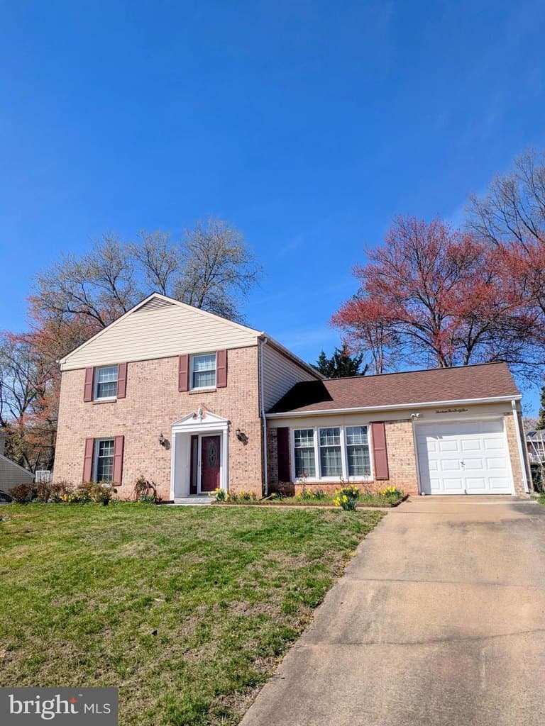 5 bedroom house for sale at 13545 Tabscott Dr Chantilly - $735,000