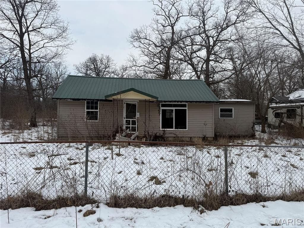 3 bedroom house for sale at 557 Gallatin Dr Bismarck - $19,000