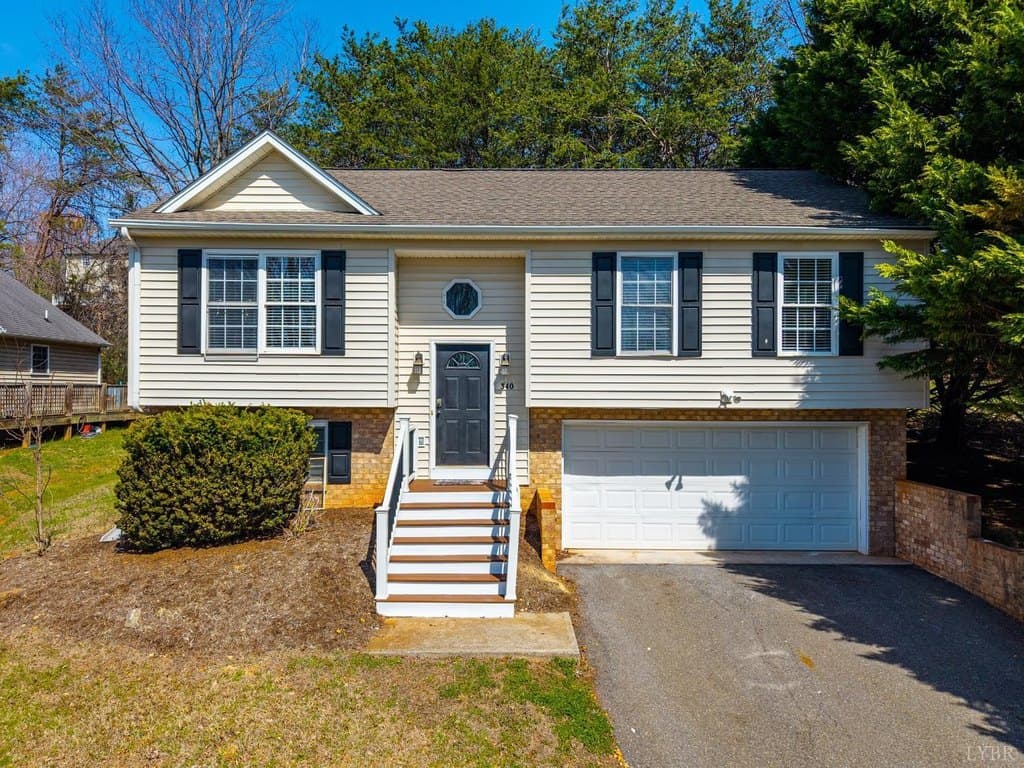 4 bedroom house for sale at 340 Blackhawke Dr Lynchburg 24502 - $329,900