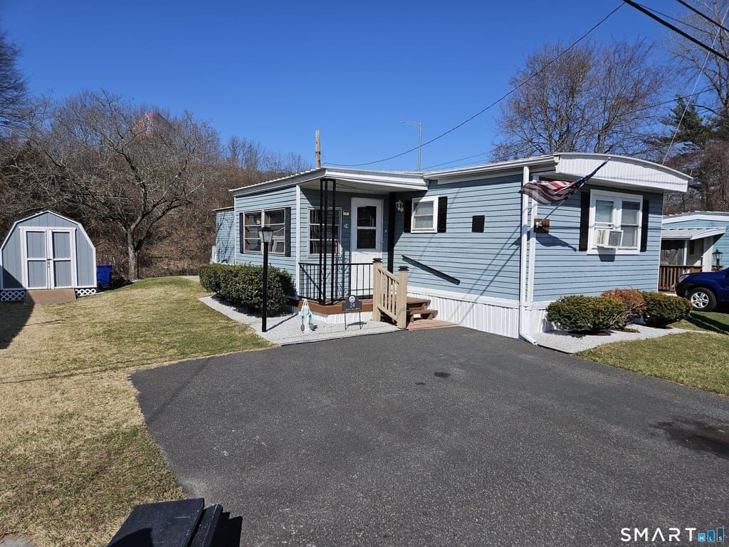 2 bedroom mobile home for sale at 24 Greenlawn Dr Danbury 06810 - $79,900